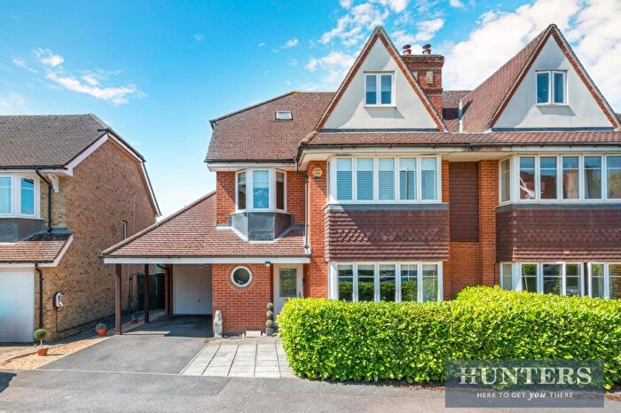 5 Bedroom Semi-Detached House For Sale In Lower Green Gardens, Worcester Park, KT4