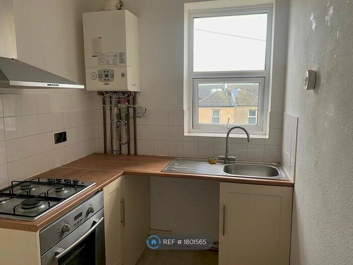 Studio To Rent In Priory Avenue, Hastings, TN34