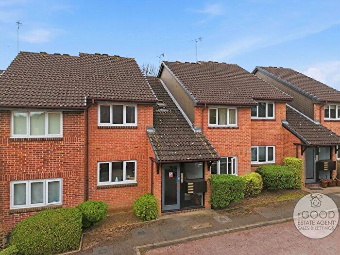 1 Bedroom Flat For Sale In Hereward Green, Loughton, IG10