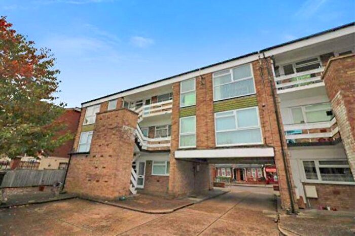 1 Bedroom Apartment For Sale In Hatfield Road, St. Albans, AL1