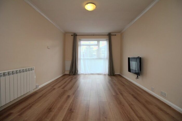 1 Bedroom Flat To Rent In Maldon Road, Wallington, Surrey, SM6