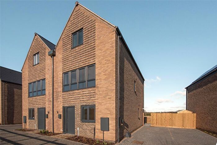 4 Bedroom Semi-Detached House For Sale In Black Horse Lodge, Oakridge Park, Milton Keynes, Buckinghamshire, MK14