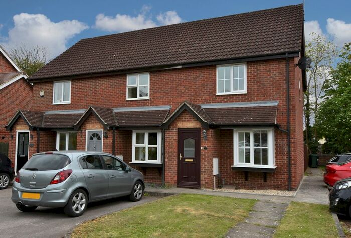 2 Bedroom Semi-Detached House To Rent In Harlech Road, Abbots Langley, WD5