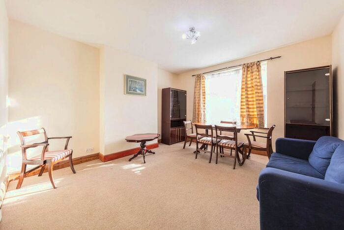 2 Bedroom Flat To Rent In Skeena Hill, Southfields, London, SW18