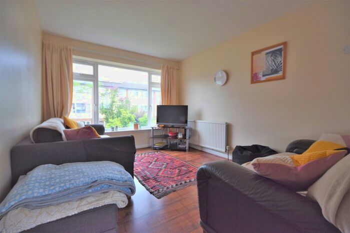 4 Bedroom Town House To Rent In Guildford Park Avenue, Guildford, GU2