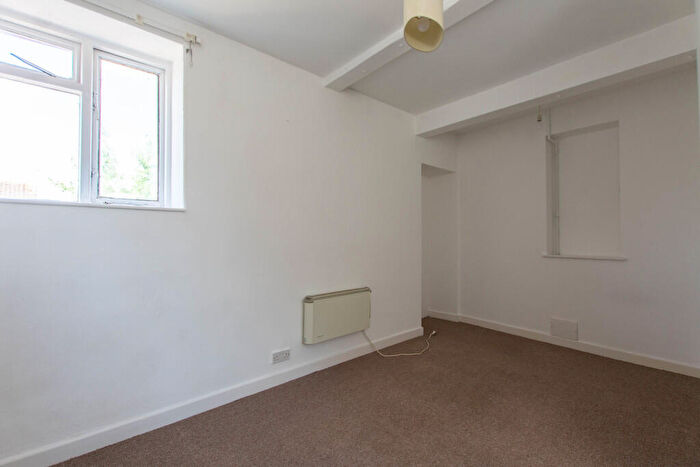 Apartment To Rent In Whaddon Drive, Cheltenham, GL52