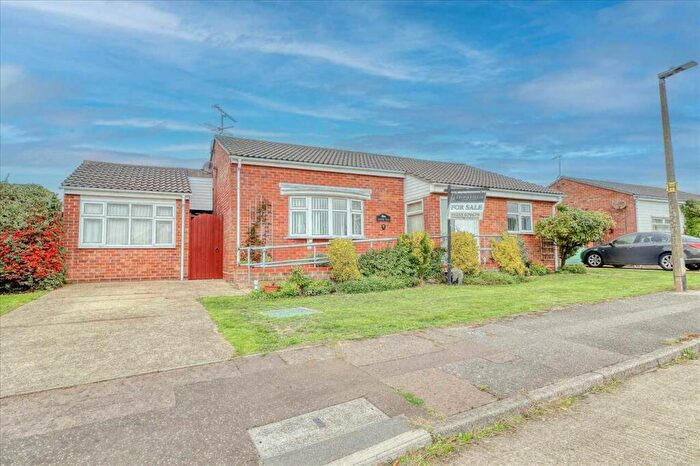 3 Bedroom Detached House For Sale In Clays Road, Walton, CO14