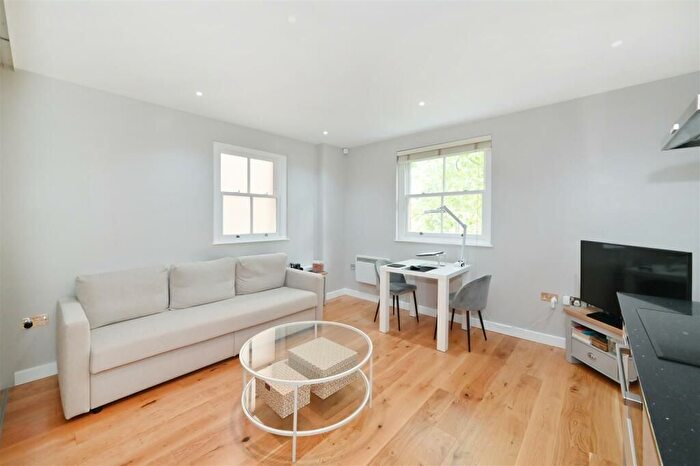 Studio To Rent In Earls Court Road, London, SW5