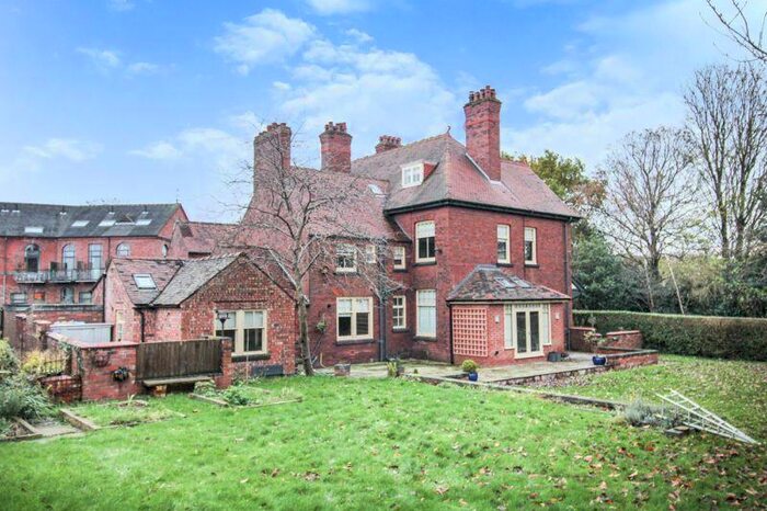 5 Bedroom Semi-Detached House To Rent In Spencer Avenue, Leek, ST13