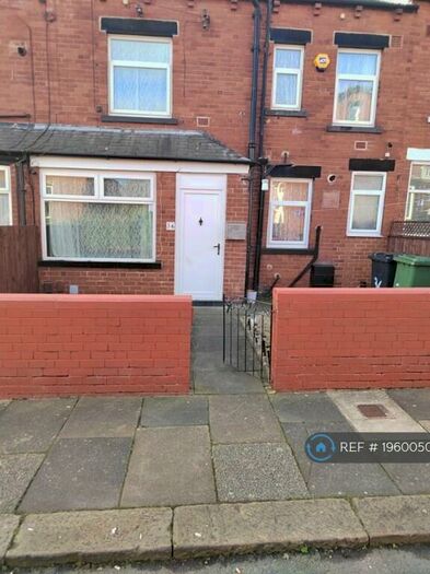 3 Bedroom Terraced House To Rent In Parkfield Row, Leeds, LS11