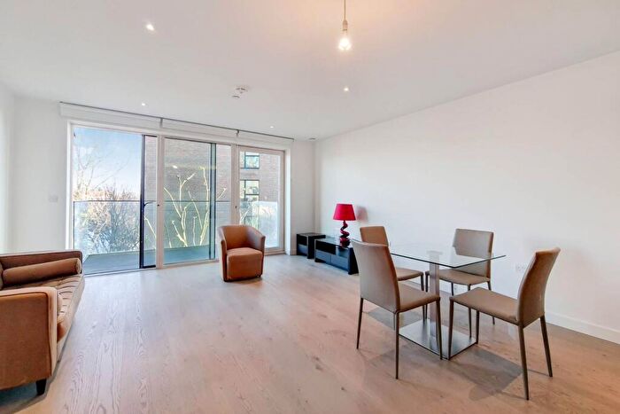 1 Bedroom Flat To Rent In Rodney Road, Elephant And Castle, London, SE17