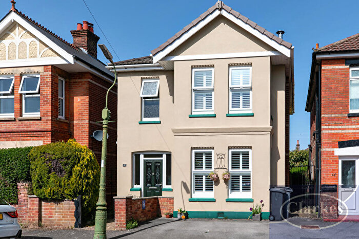 3 Bedroom Detached House For Sale In Moorfield Grove, Bournemouth, BH9