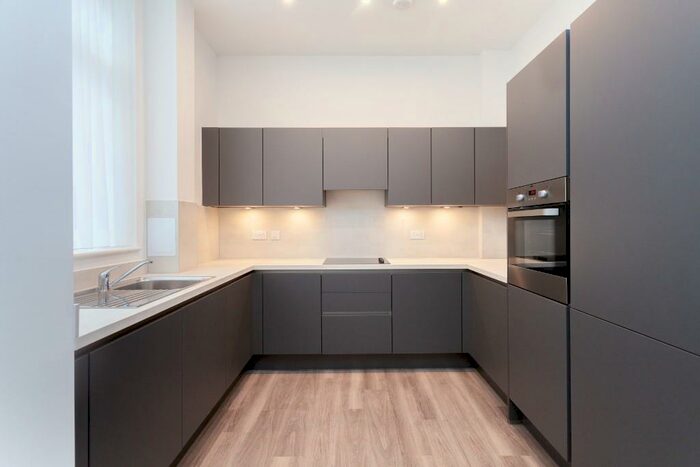 3 Bedroom Apartment To Rent In Thunderer Street, London, E13