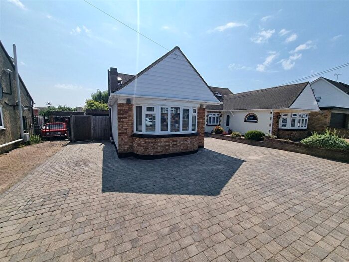 4 Bedroom Bungalow For Sale In Albany Road, Rayleigh, Essex, SS6