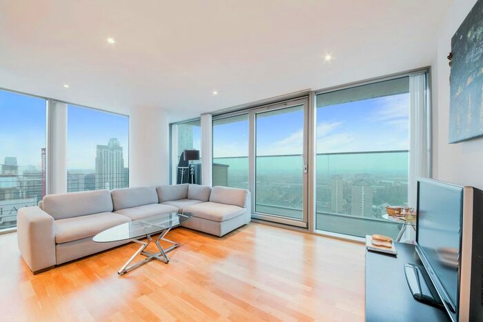2 Bedroom Flat For Sale In Landmark East Tower, Canary Wharf, London, E14