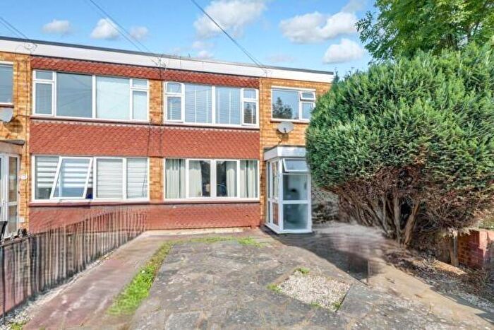 2 Bedroom Maisonette For Sale In Priory Road, Loughton, Essex, IG10