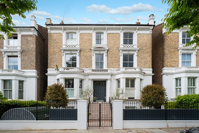 2 Bedroom Flat For Sale In Oxford Gardens, London, W10