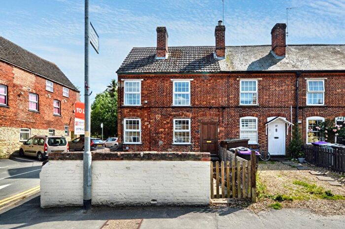 2 Bedroom End Of Terrace House To Rent In West Street, Bourne, PE10