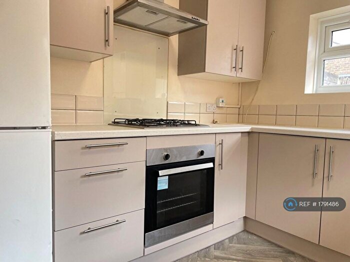 3 Bedroom Terraced House To Rent In Hollybush Street, London, E13