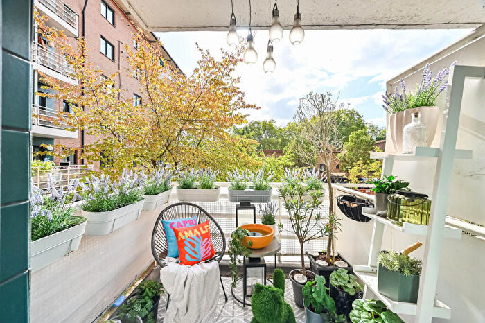 2 Bedroom Flat For Sale In Ratcliffe Lane, Limehouse, London, E14