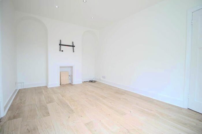 2 Bedroom Maisonette To Rent In Rickmansworth Road, Watford WD18