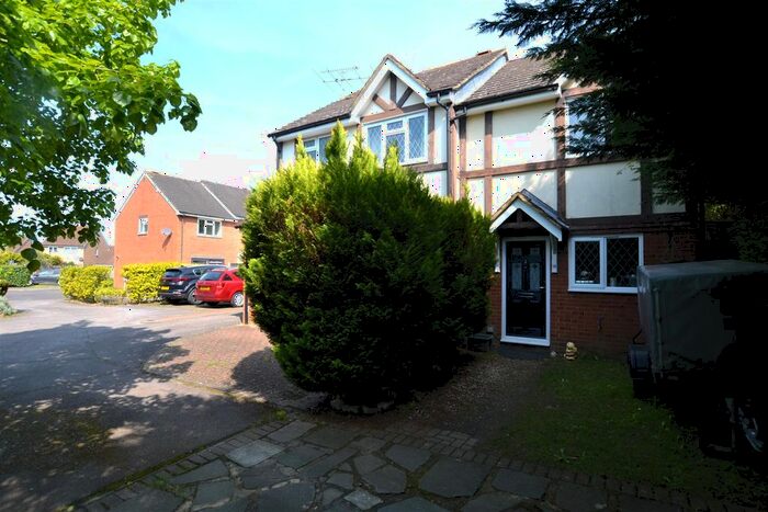 2 Bedroom Property To Rent In Twisell Thorne, Church Crookham, Fleet, GU52