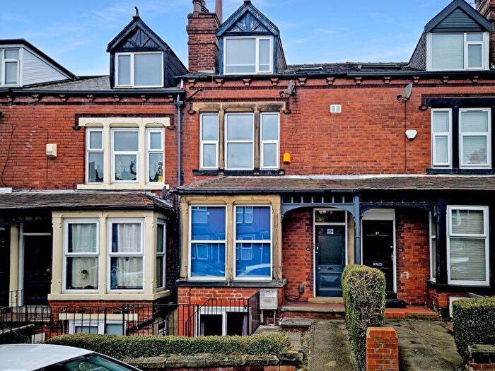 8 Bedroom Terraced House For Sale In Headingley Mount, Leeds, LS6