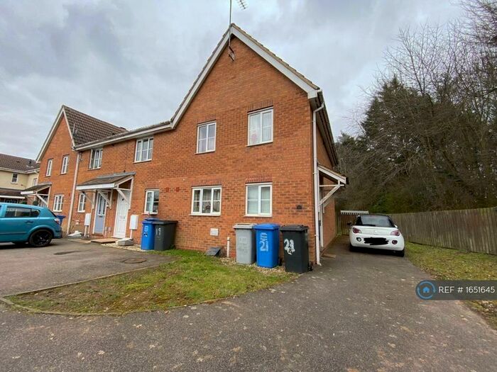 3 Bedroom End Of Terrace House To Rent In Merrivale Close, Kettering, NN15