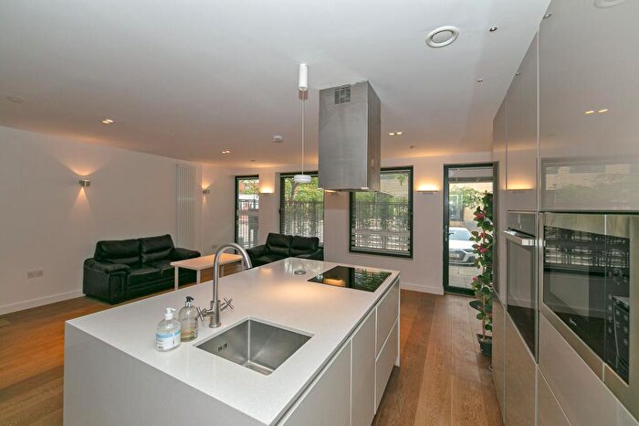 2 Bedroom Apartment For Sale In Upper Fourth Street, Milton Keynes, MK9