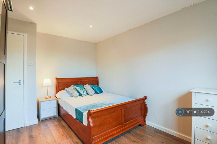 2 Bedroom Flat To Rent In Deptford, London, SE8