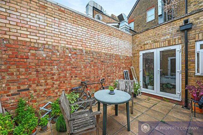 3 Bedroom Apartment To Rent In West Green Road, Turnpike Lane, London, N15