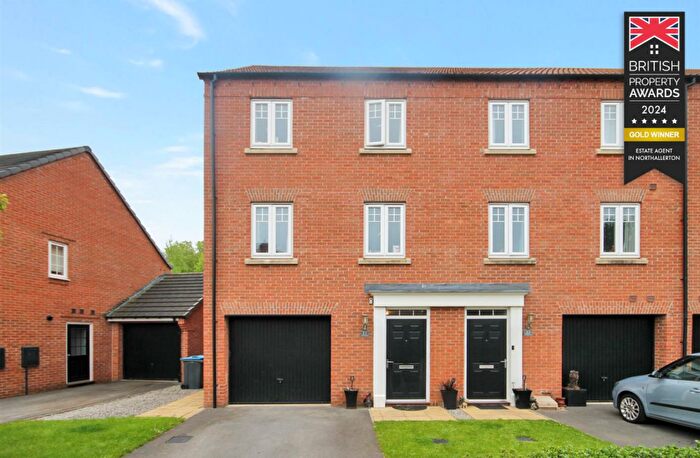 3 Bedroom End Of Terrace House For Sale In Blackthorn Road, Northallerton, DL7