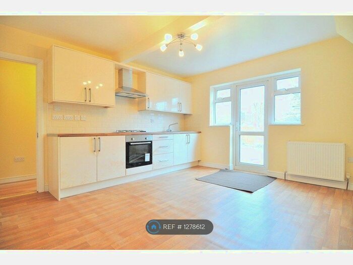 4 Bedroom Semi-Detached House To Rent In Costons Avenue, Greenford UB6