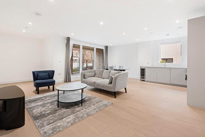 2 Bedroom Flat To Rent In The Avenue, Brondesbury Park, NW6