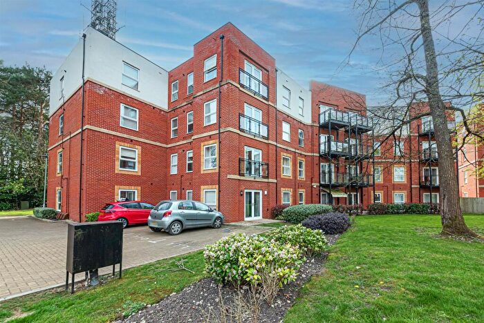 2 Bedroom Apartment For Sale In Edrich Grange, Crowthorne, Berkshire, RG45