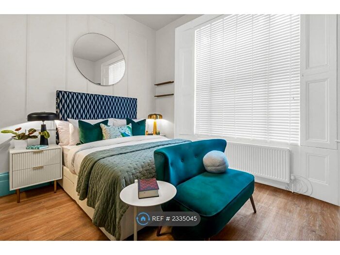 Studio To Rent In Eardley Cres, London, SW5