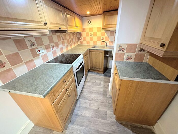 2 Bedroom End Of Terrace House To Rent In Trooper Lane, Halifax, HX3