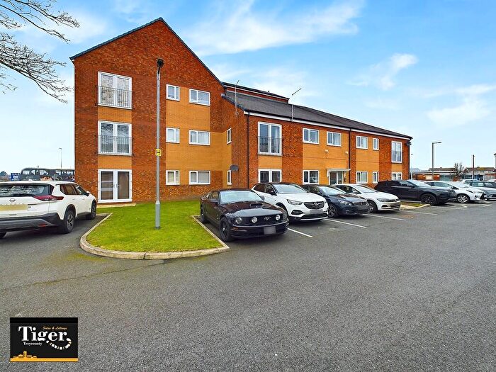 2 Bedroom Apartment For Sale In Langdale Gardens, Blackpool, FY4