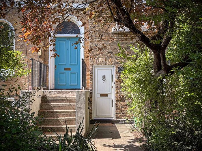 2 Bedroom Cottage For Sale In Brixton Road, SW9