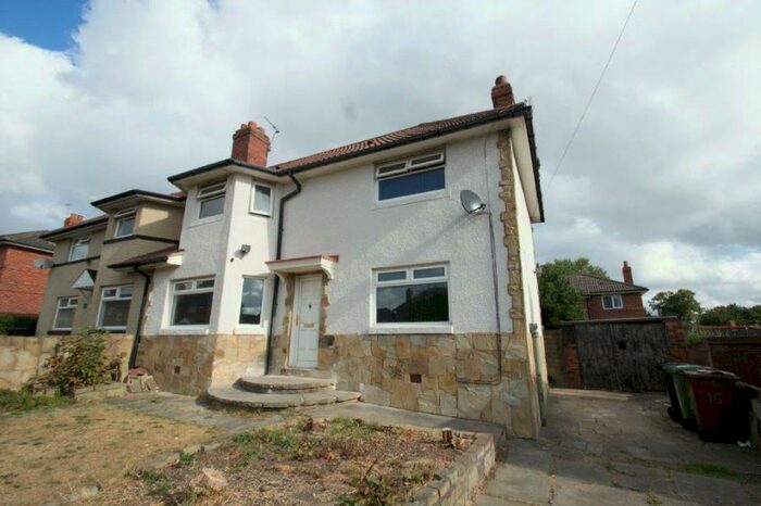 3 Bedroom Semi-Detached House To Rent In Hollin Park Terrace, Leeds, LS8