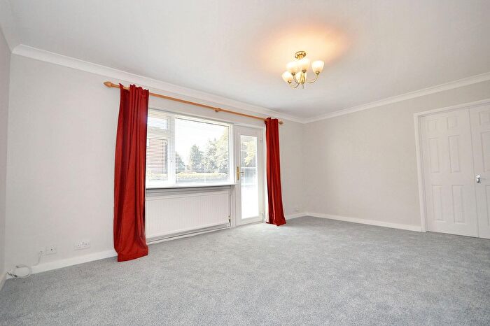 3 Bedroom Flat To Rent In Penn Road, Beaconsfield, HP9