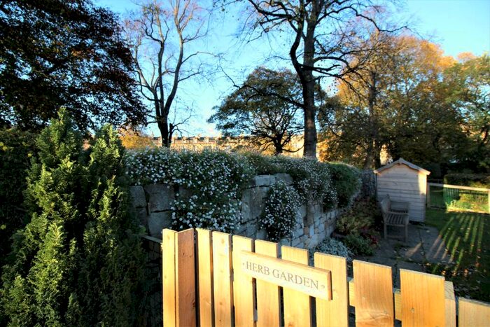 2 Bedroom Flat To Rent In Buckingham Terrace, Edinburgh, EH4