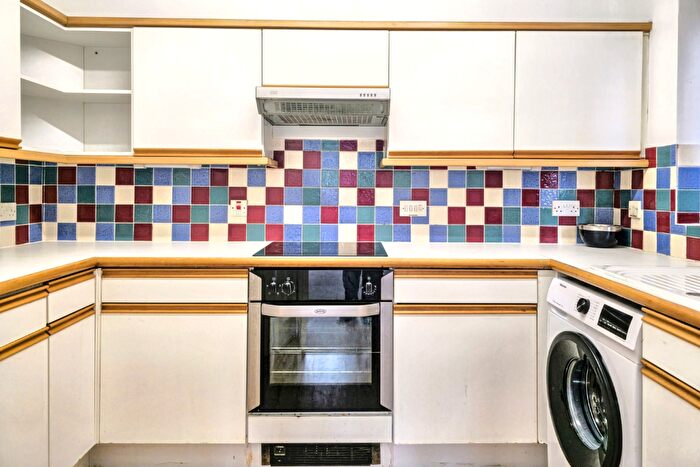 1 Bedroom Flat For Sale In Boundary Court, St. Lawrence Road, Canterbury, CT1