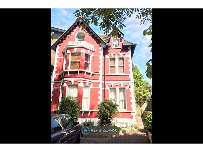 2 Bedroom Flat To Rent In East Dulwich Road, London, SE22