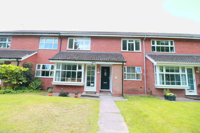 2 Bedroom Apartment To Rent In St. Lawrence Close, Knowle, B93
