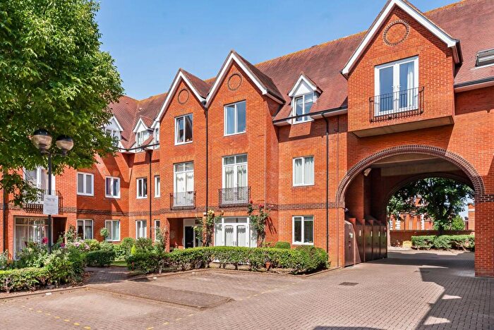 1 Bedroom Apartment For Sale In Bluecoat Court, Hertford, SG14