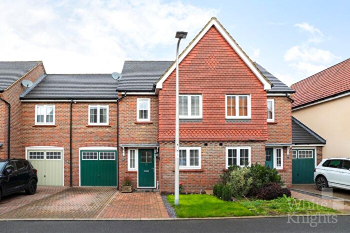 3 Bedroom Terraced House For Sale In Addington Gardens, Woodley, Reading, Berkshire, RG5