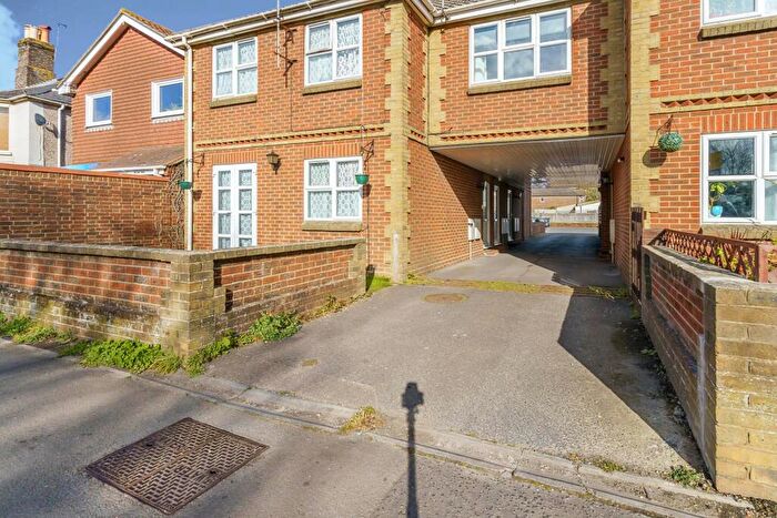 2 Bedroom Flat To Rent In Elm Grove, Hayling Island, PO11