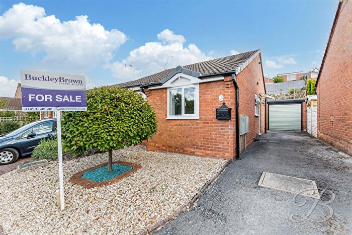 2 Bedroom Detached Bungalow For Sale In Little Hollies, Forest Town, Mansfield, NG19