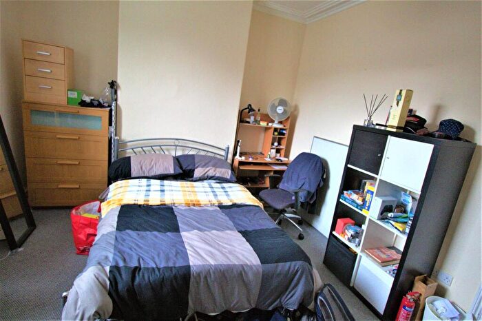 4 Bedroom Semi Detached House To Rent In Elliott Road, S6